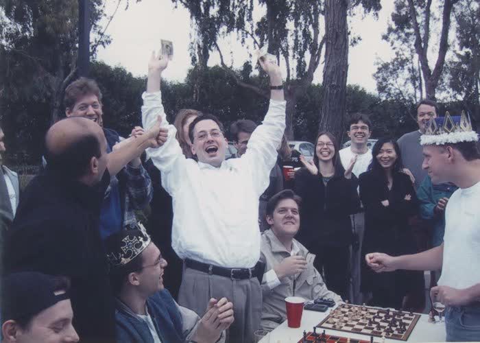 David Sacks beats a drunk Peter Thiel playing multiple games of chess after closing the deal to sell Paypal.jpg